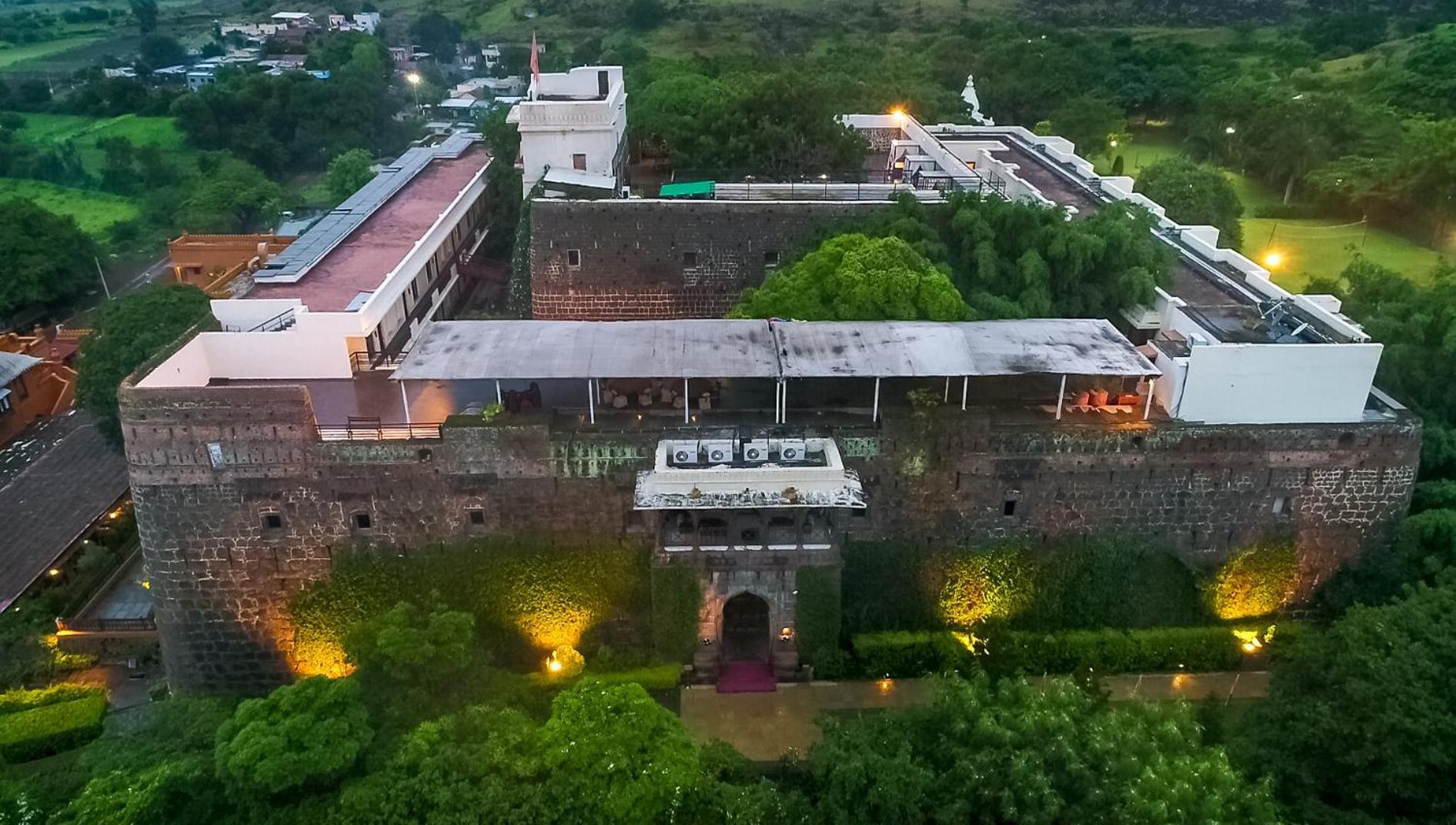 Fort Jadhavgadh -A Gadh Heritage Hotel Sasvad Exterior foto