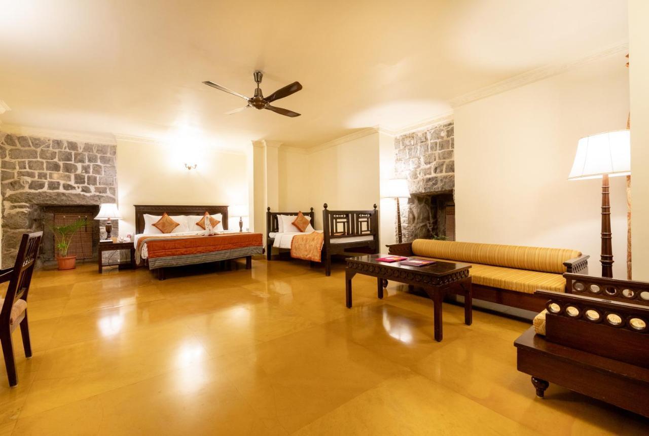 Fort Jadhavgadh -A Gadh Heritage Hotel Sasvad Exterior foto