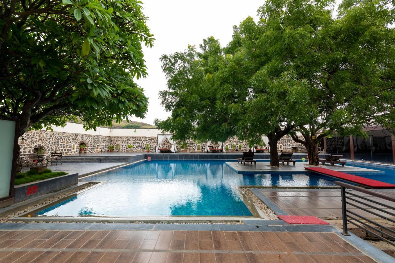 Fort Jadhavgadh -A Gadh Heritage Hotel Sasvad Exterior foto
