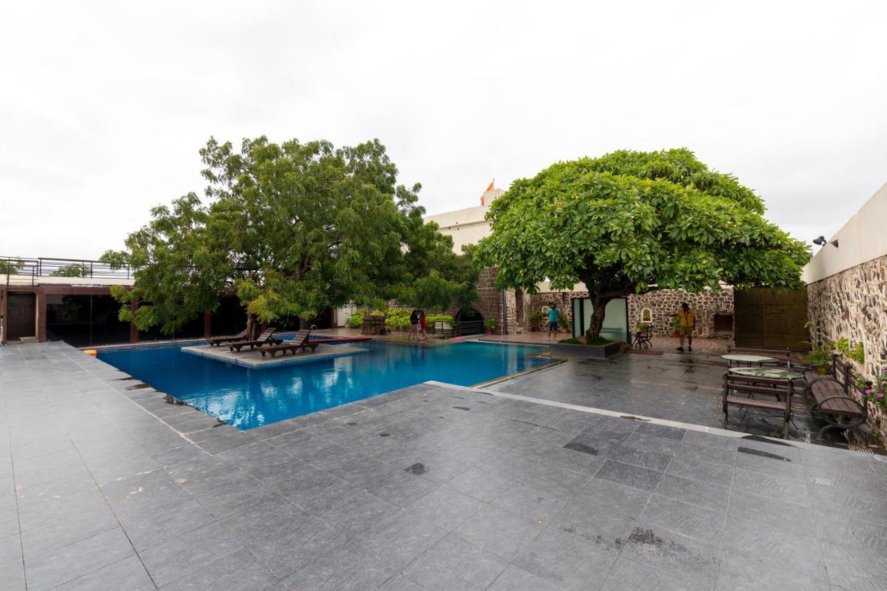 Fort Jadhavgadh -A Gadh Heritage Hotel Sasvad Exterior foto